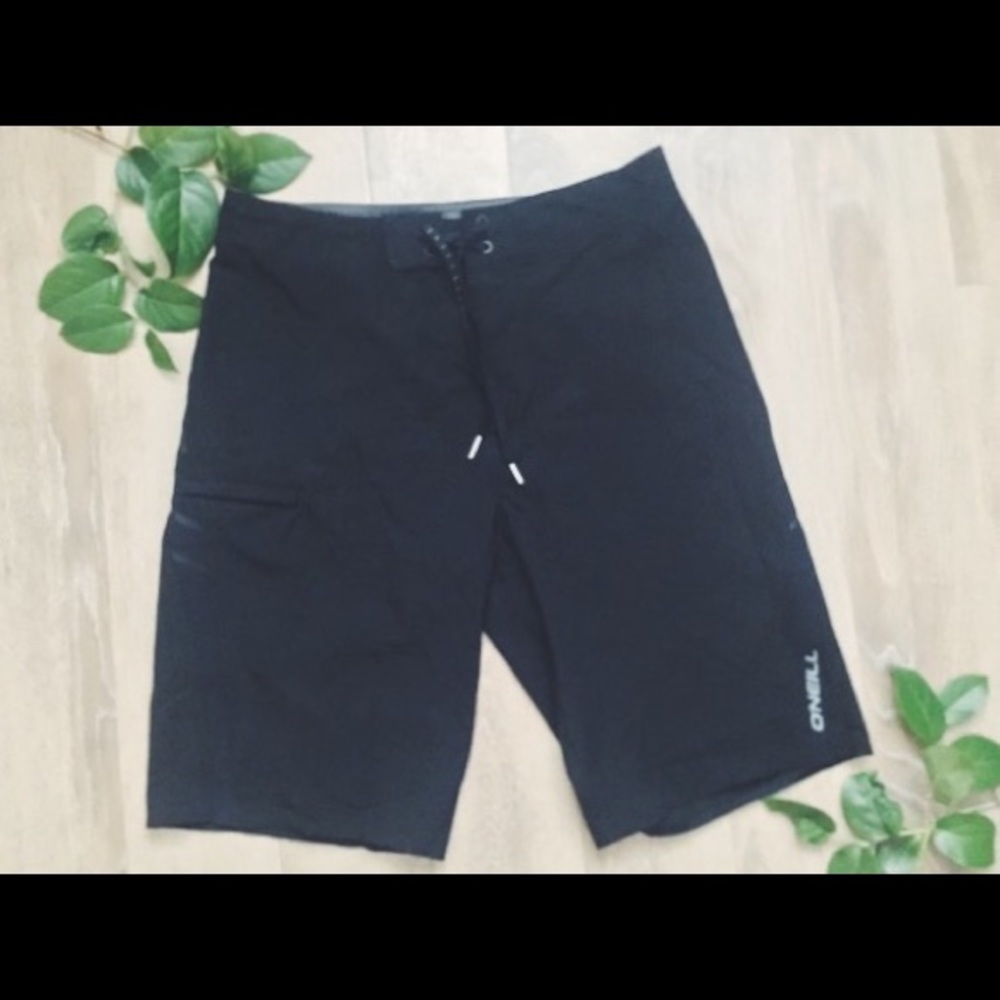 NWOT Mens black board shorts